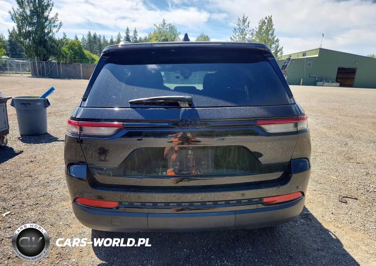 2025 Jeep Grand Cherokee Laredo VIN:1C4RJHAG2S8699425 - 6