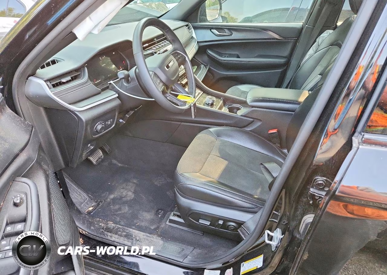 2025 Jeep Grand Cherokee Laredo VIN:1C4RJHAG2S8699425 - 7