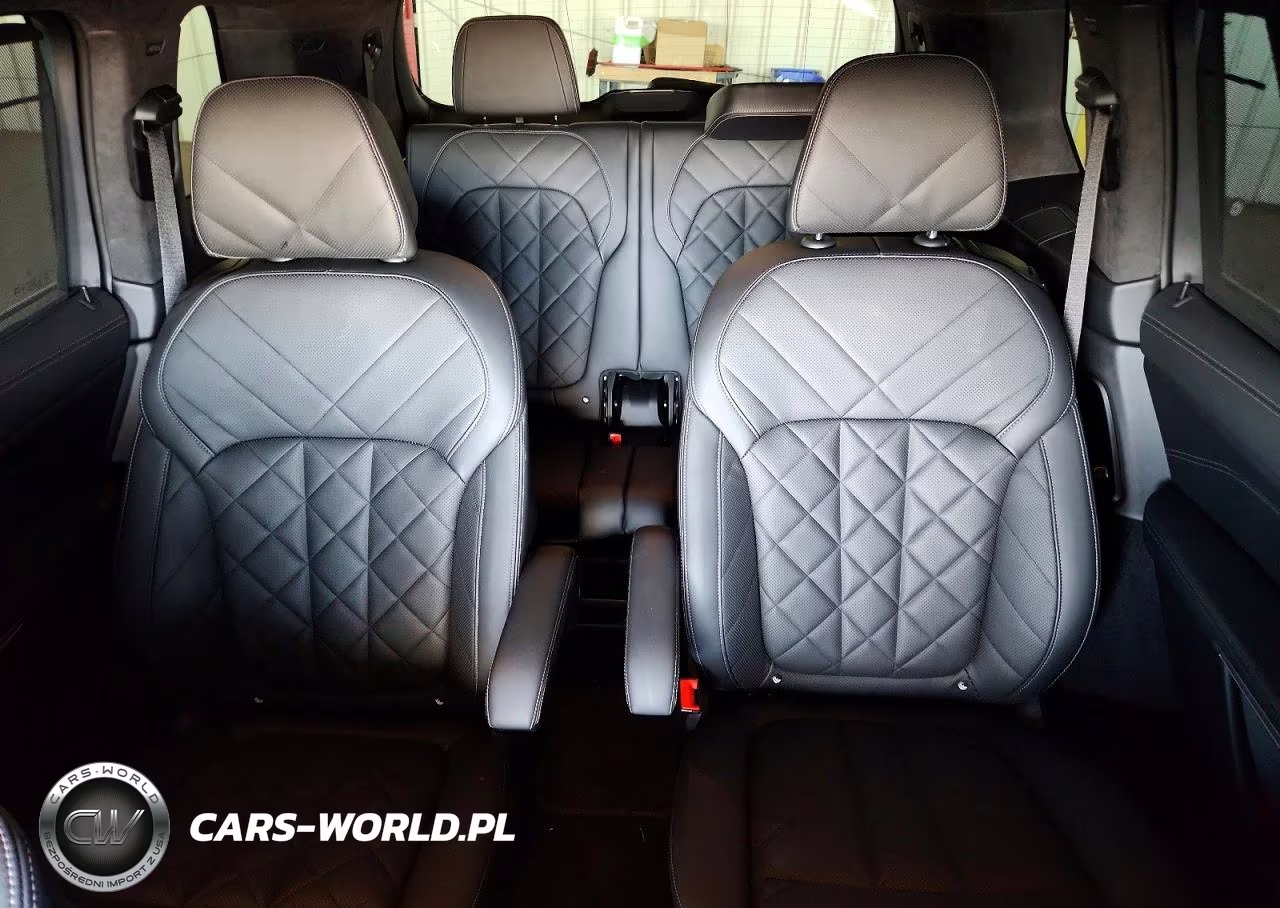 2023 BMW X7 xDrive40I VIN:5UX23EM07P9P99996 - 10