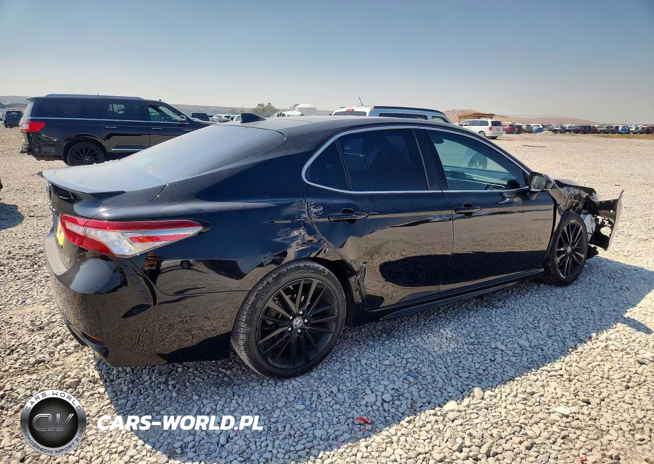 2018 Toyota Camry Xse VIN:4T1B61HK2JU050732 - 3