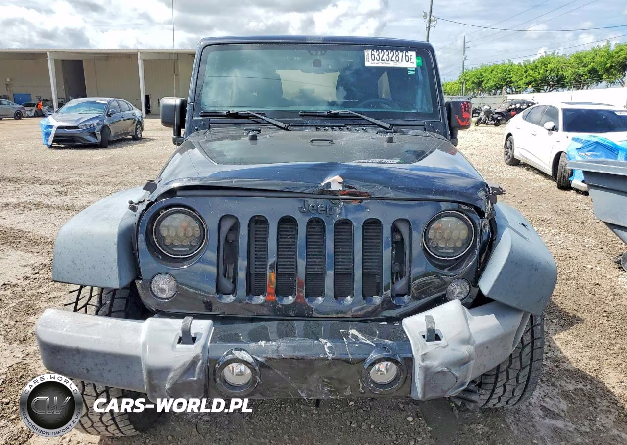 2015 Jeep Wrangler Unlimited Sport VIN:1C4BJWDG9FL675336 - 5