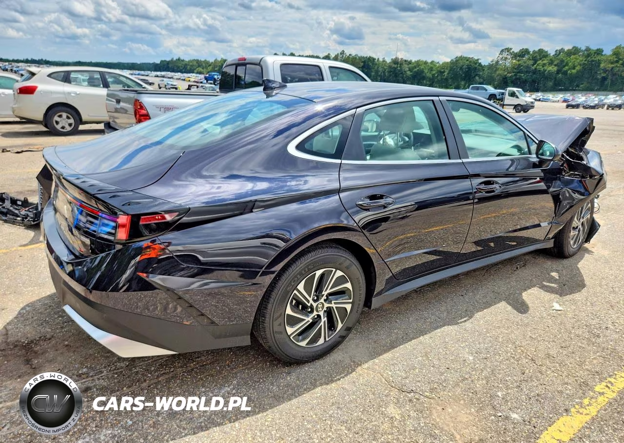 2026 Hyundai Sonata Hybrid Blue VIN:KMHL24JJ2TA157934 - 3