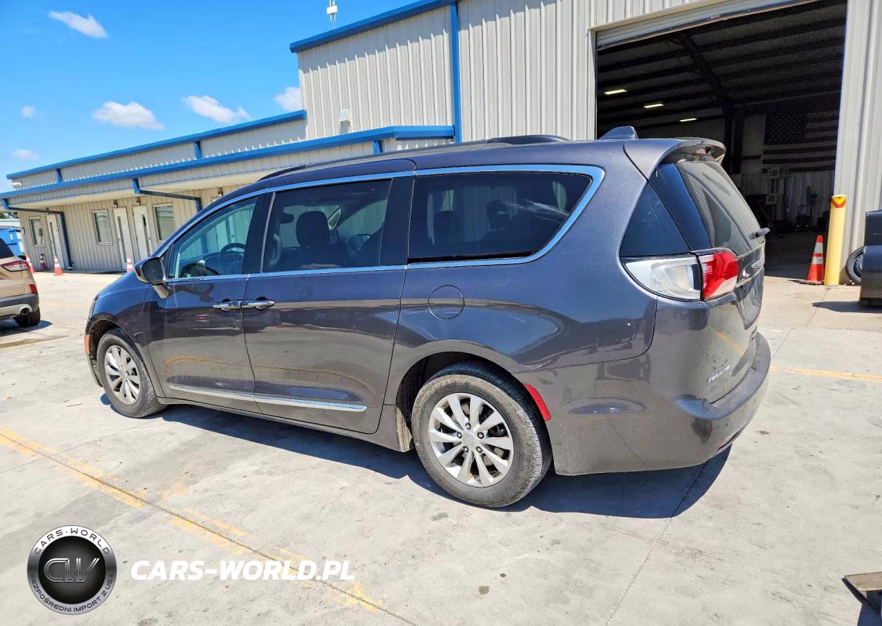 2017 Chrysler Pacifica Touring L VIN:2C4RC1BG8HR795329 - 2