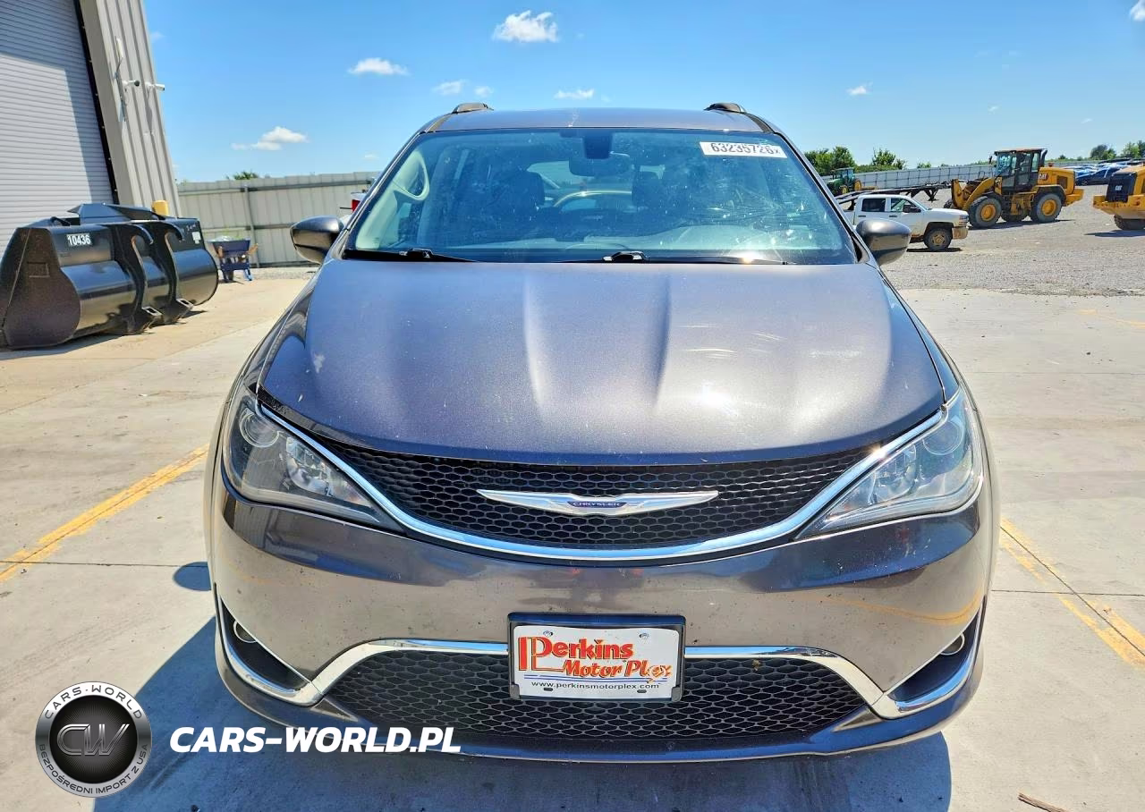 2017 Chrysler Pacifica Touring L VIN:2C4RC1BG8HR795329 - 5