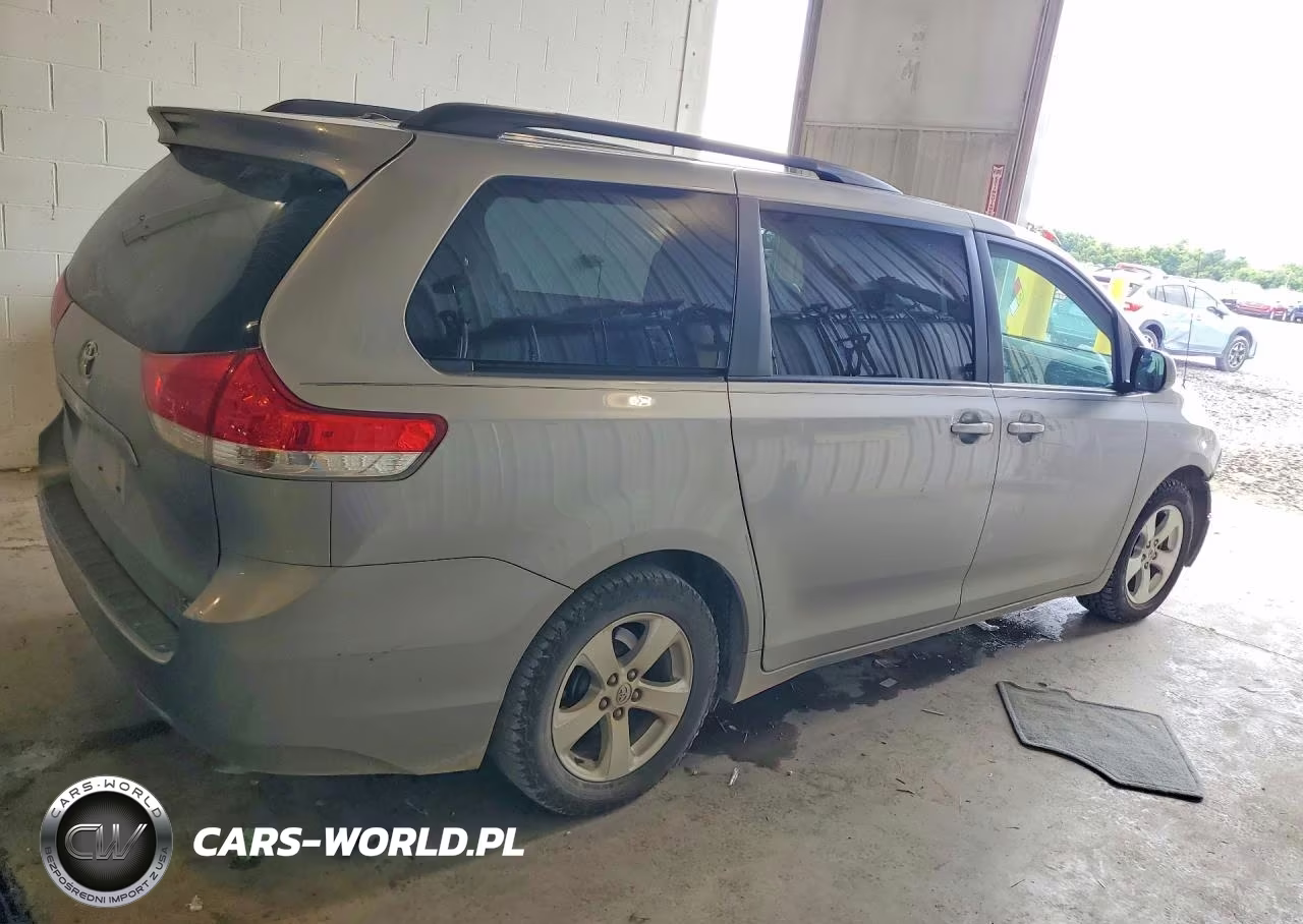 2013 Toyota Sienna Le VIN:5TDKK3DC9DS335074 - 3