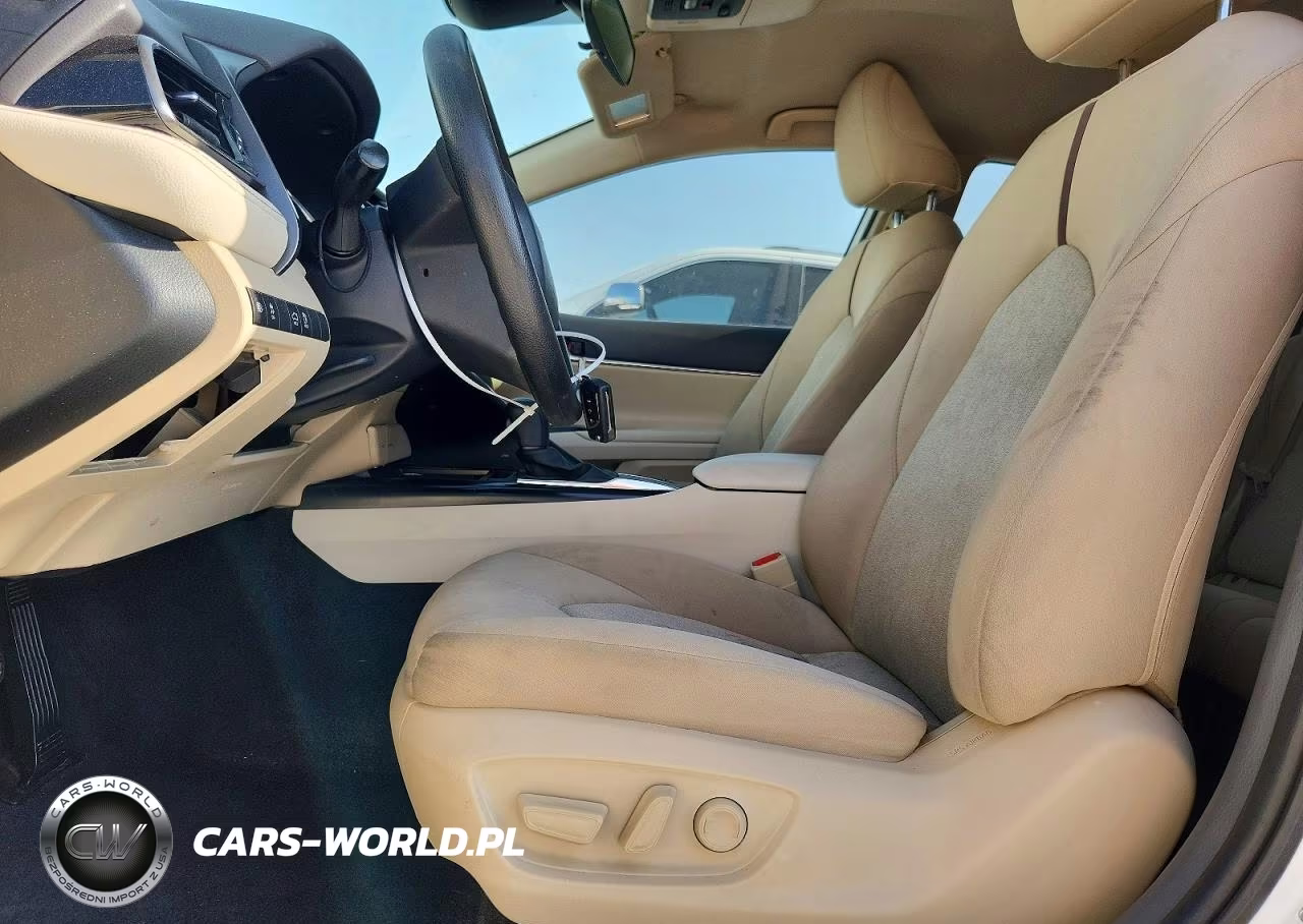 2020 Toyota Camry Le VIN:4T1C11AK1LU980671 - 7