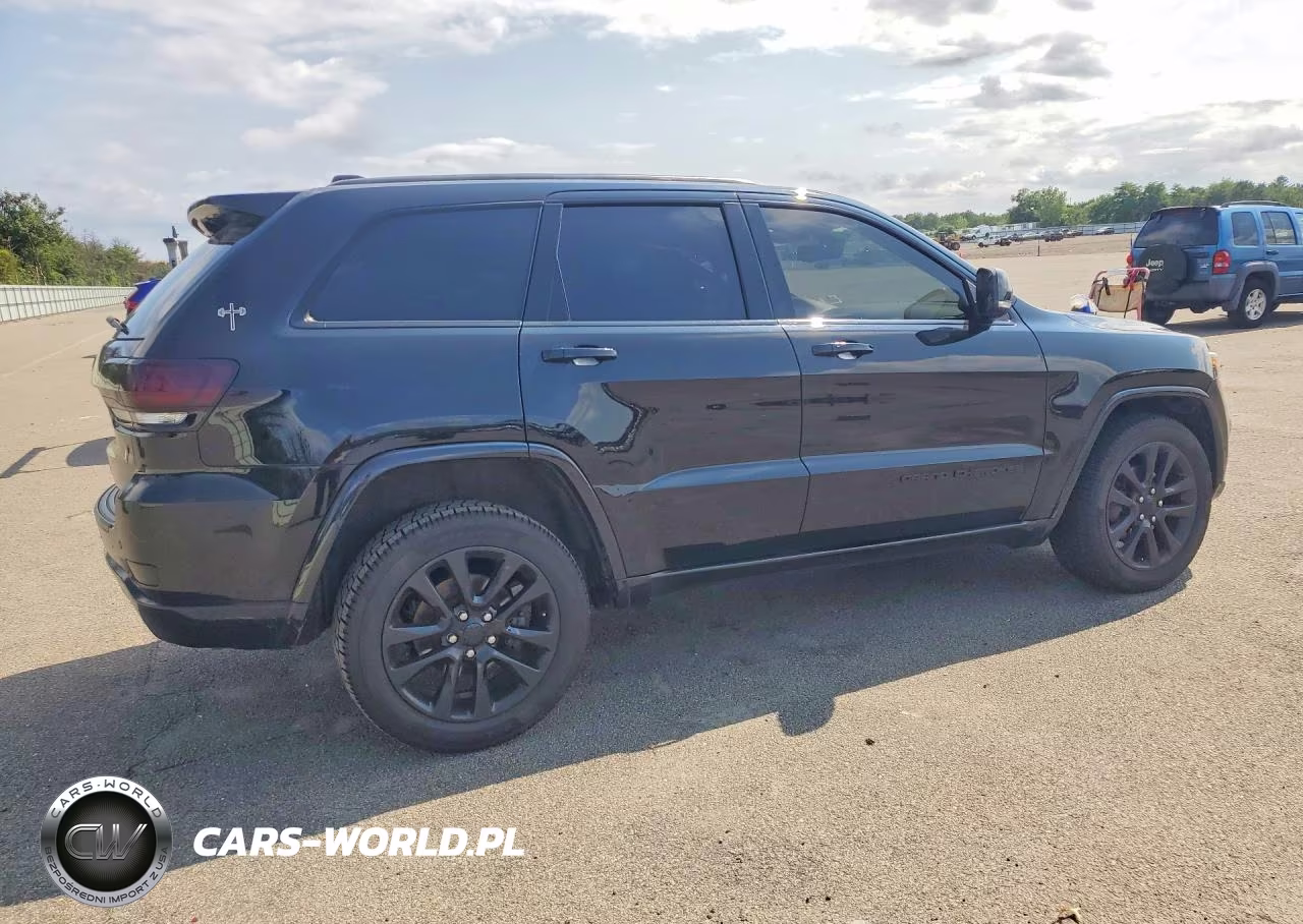 2019 Jeep Grand Cherokee Laredo VIN:1C4RJFAG5KC578390 - 3