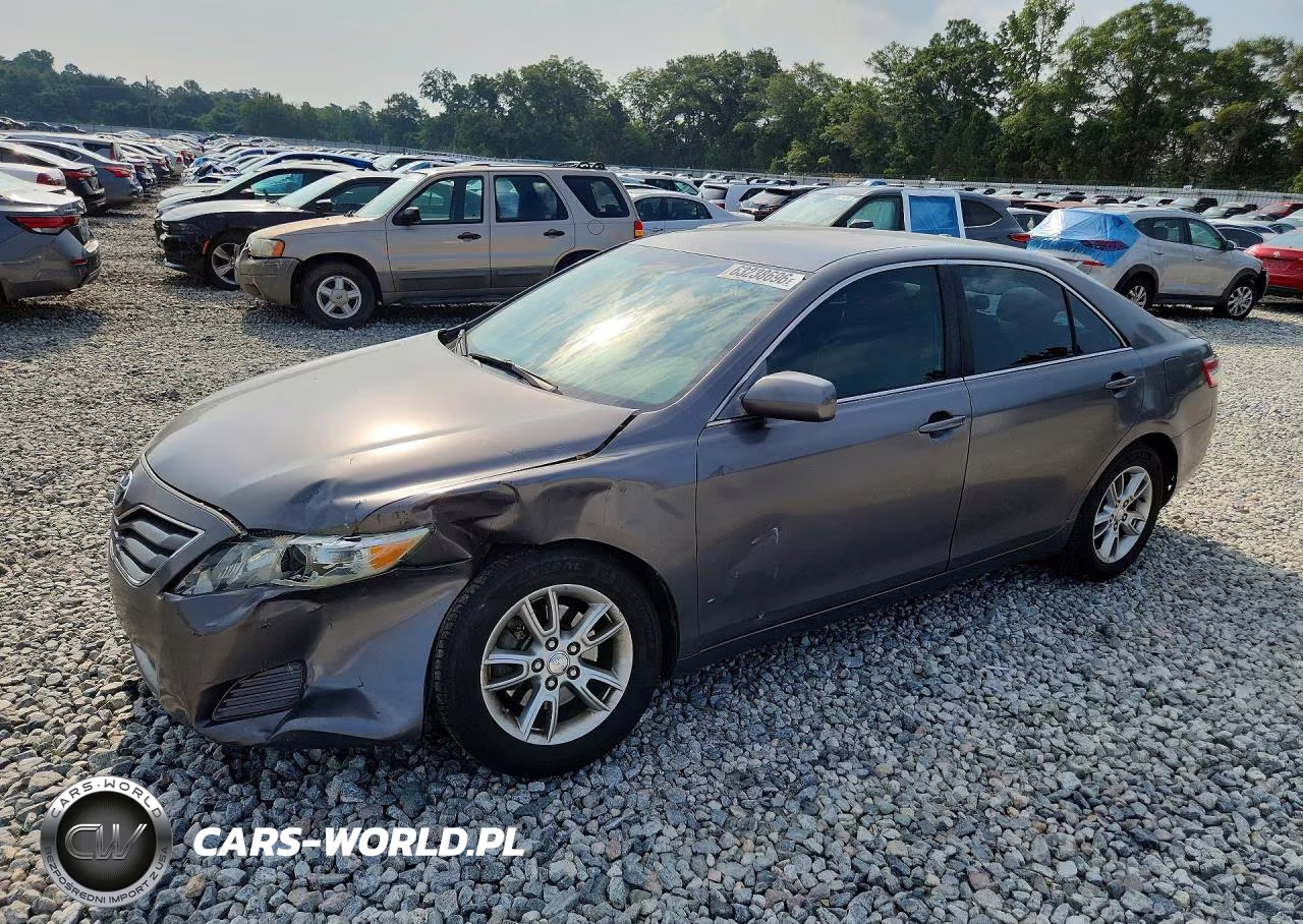 2011 Toyota Camry Le – zdjęcie 1 z 12
