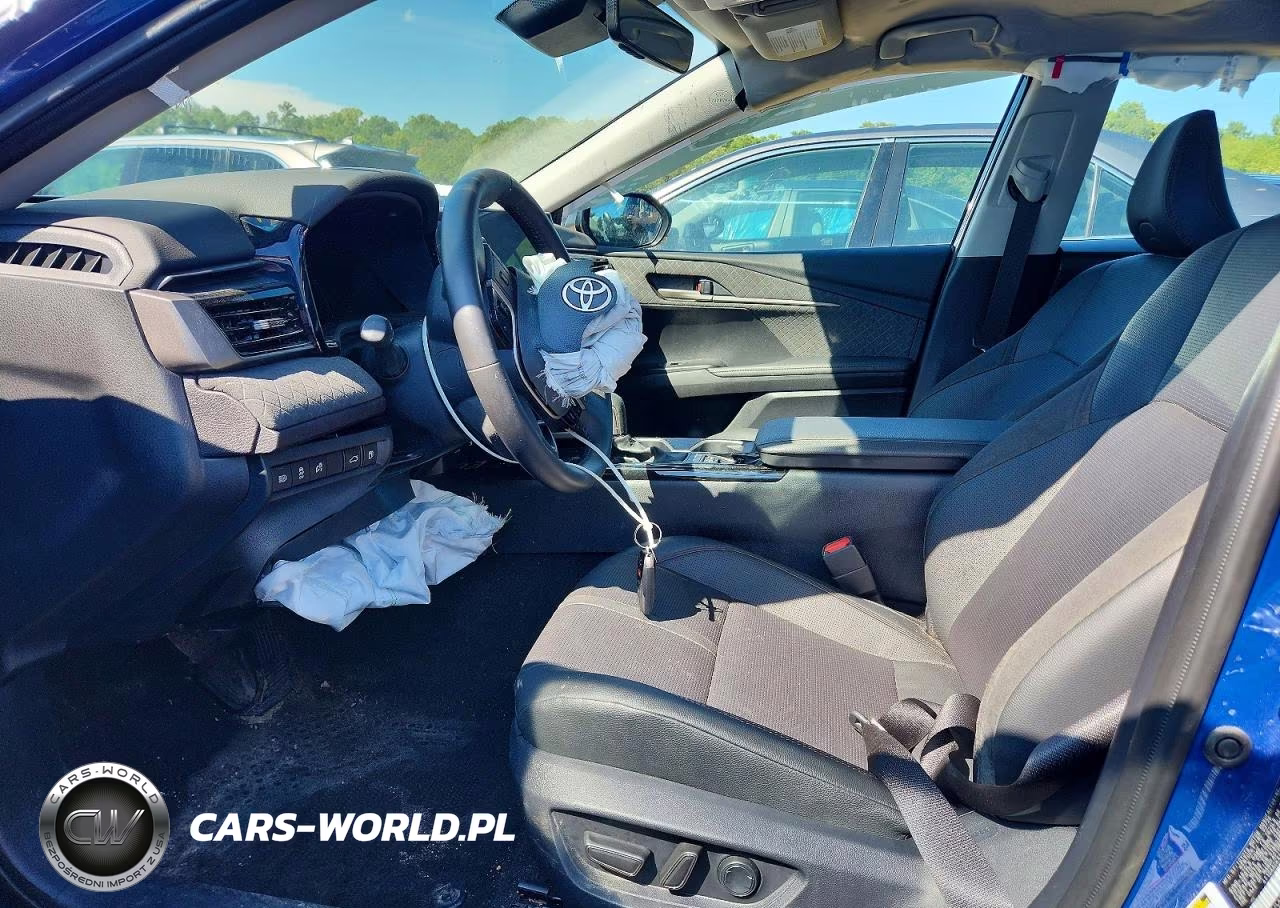 2026 Toyota Camry Xle VIN:4T1DAACKXTU275661 - 7