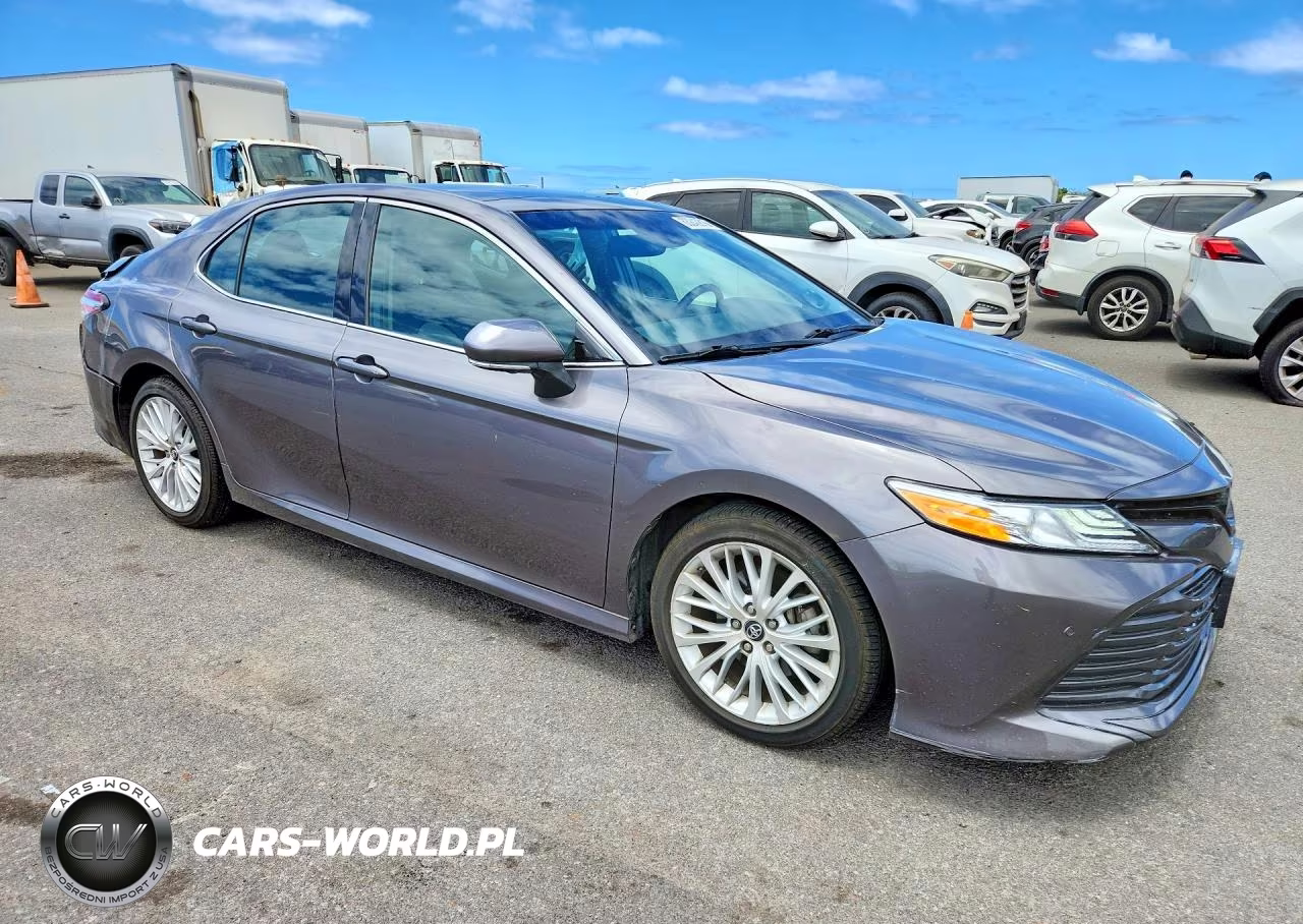 2018 Toyota Camry L VIN:4T1B11HK0JU070556 - 4