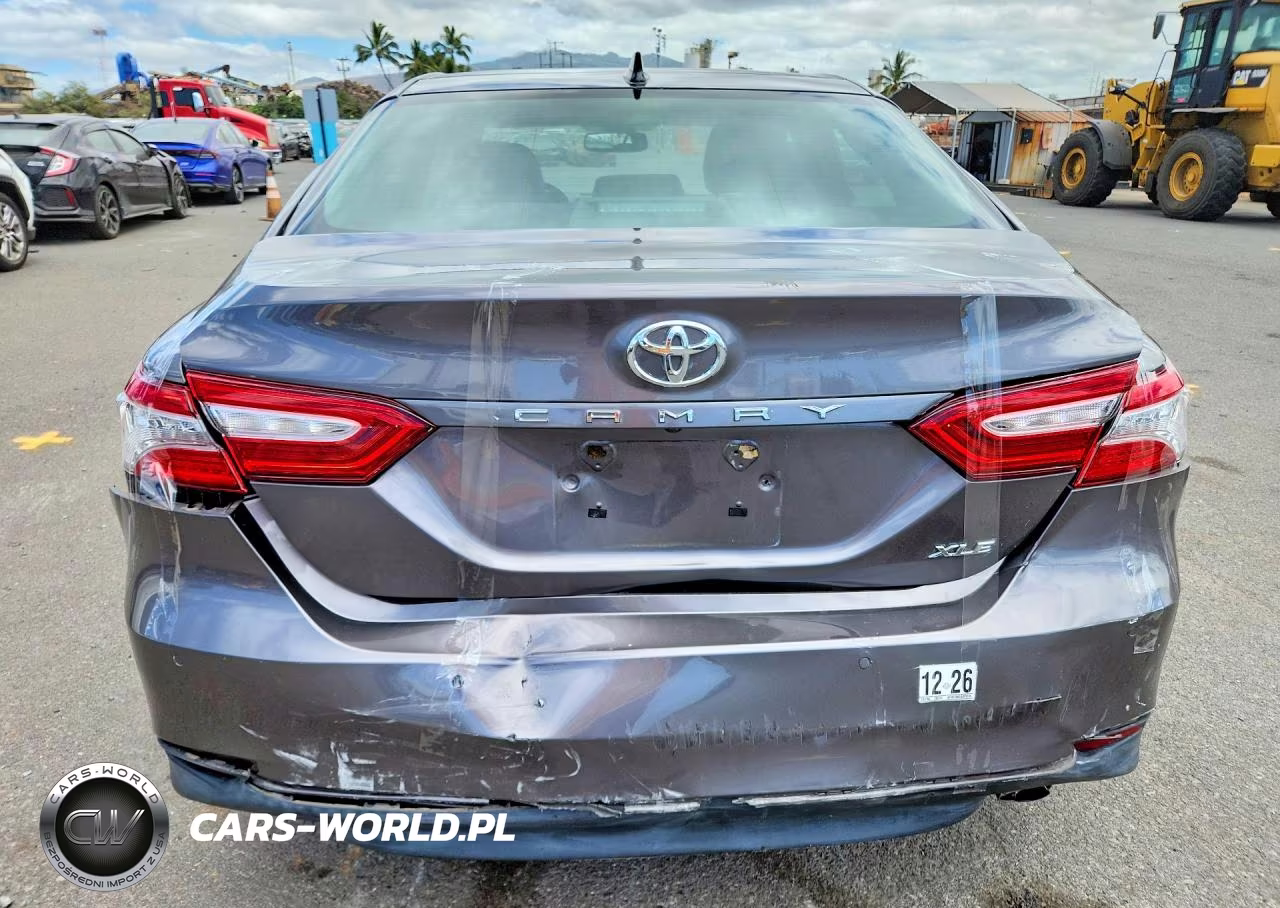 2018 Toyota Camry L VIN:4T1B11HK0JU070556 - 6