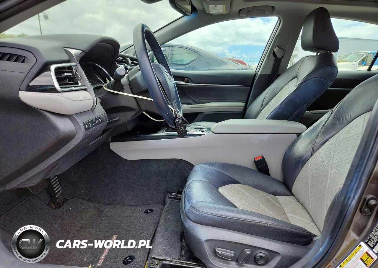 2018 Toyota Camry L VIN:4T1B11HK0JU070556 - 7