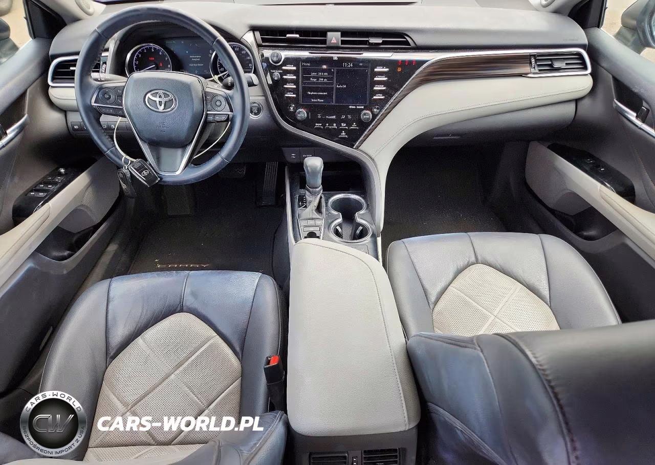 2018 Toyota Camry L VIN:4T1B11HK0JU070556 - 8