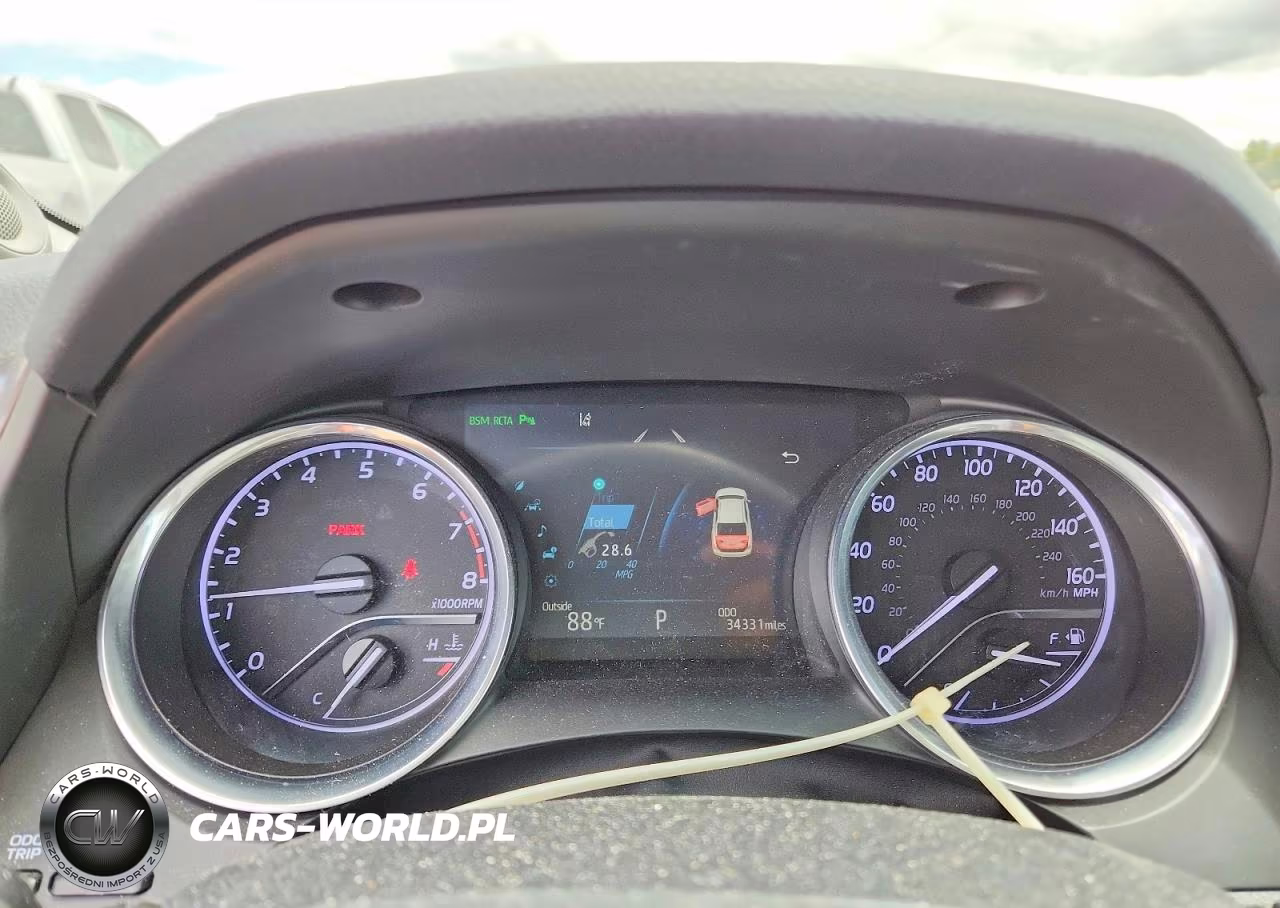 2018 Toyota Camry L VIN:4T1B11HK0JU070556 - 9