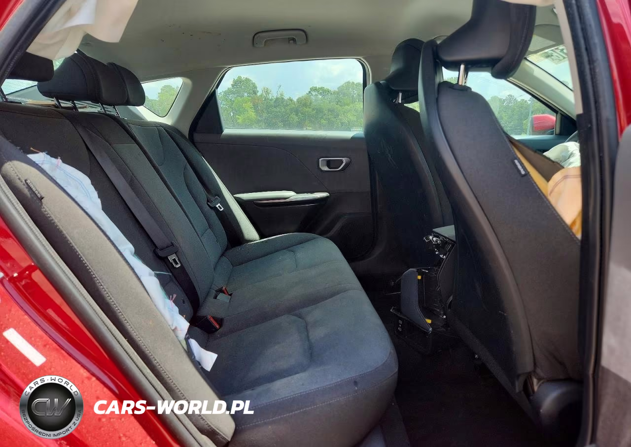 2025 Kia K4 Lxs VIN:3KPFT4DE1SE059941 - 10
