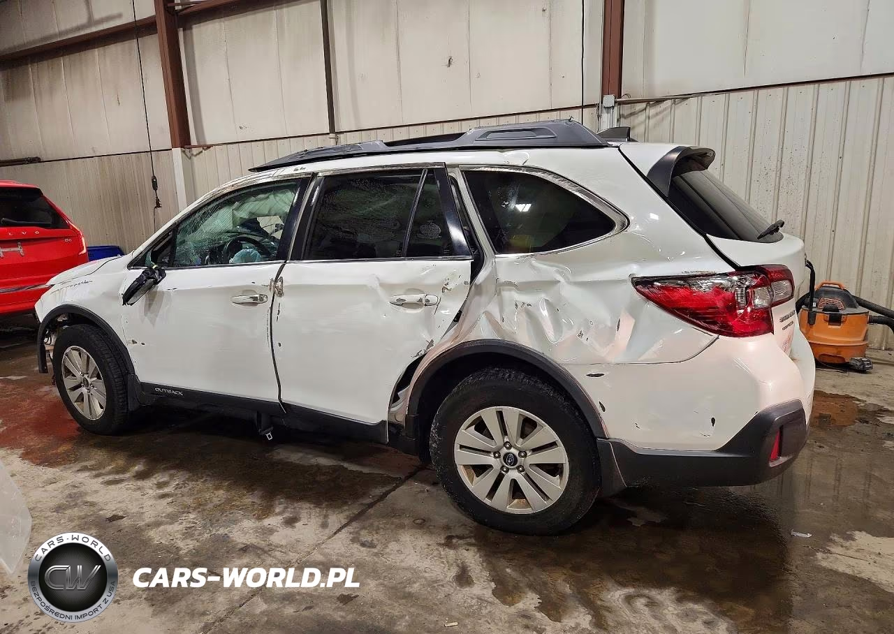 2018 Subaru Outback 2.5I Premium VIN:4S4BSACC0J3355146 - 2