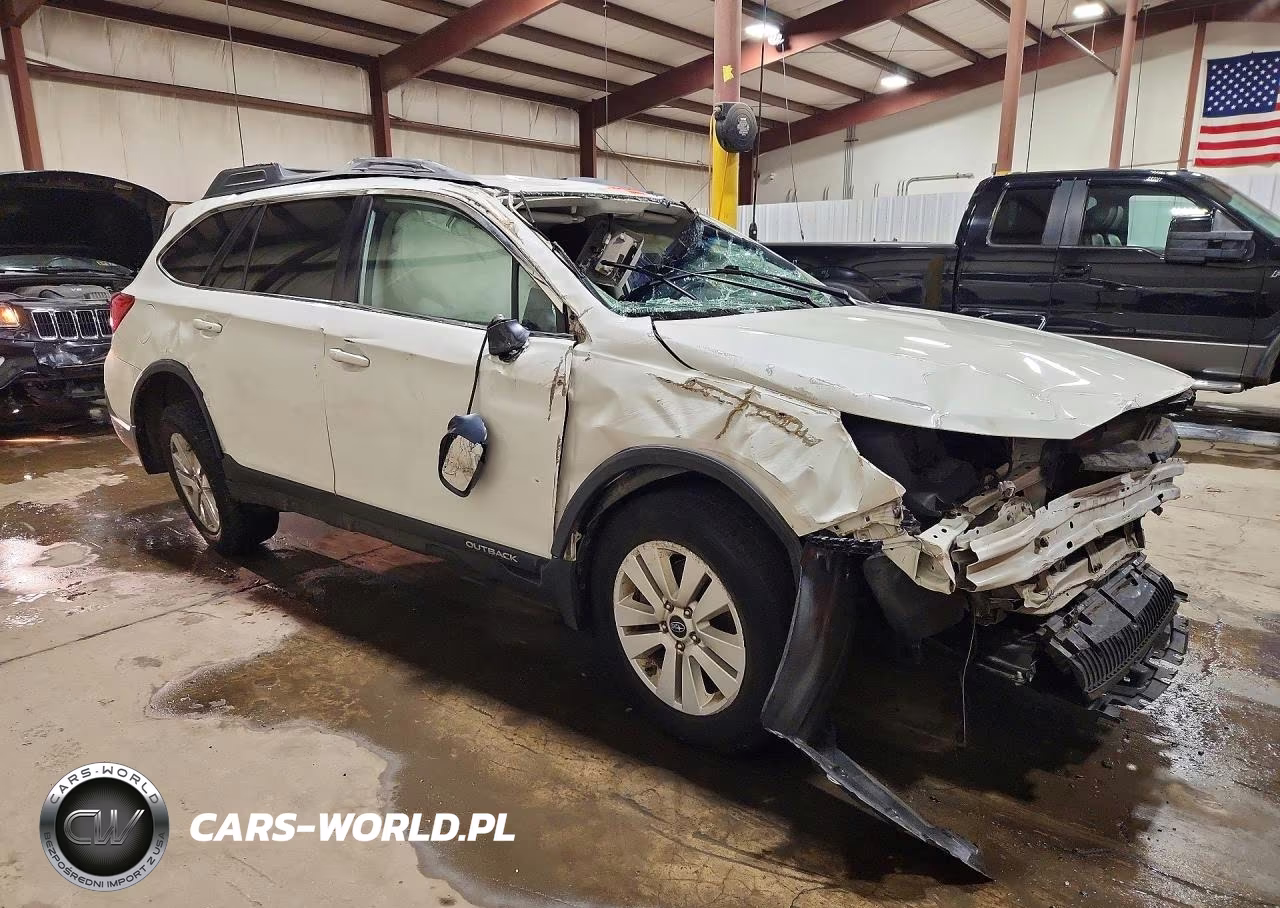 2018 Subaru Outback 2.5I Premium VIN:4S4BSACC0J3355146 - 4