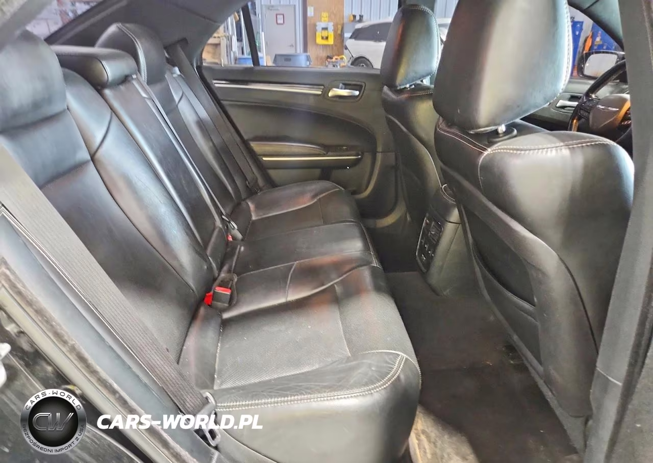 2018 Chrysler 300 S VIN:2C3CCAGG2JH321195 - 10