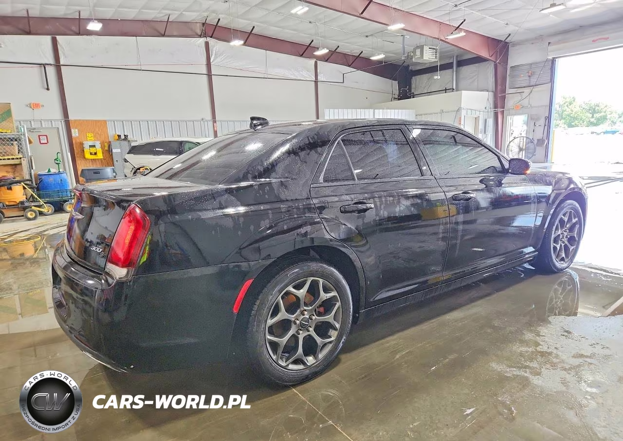 2018 Chrysler 300 S VIN:2C3CCAGG2JH321195 - 3