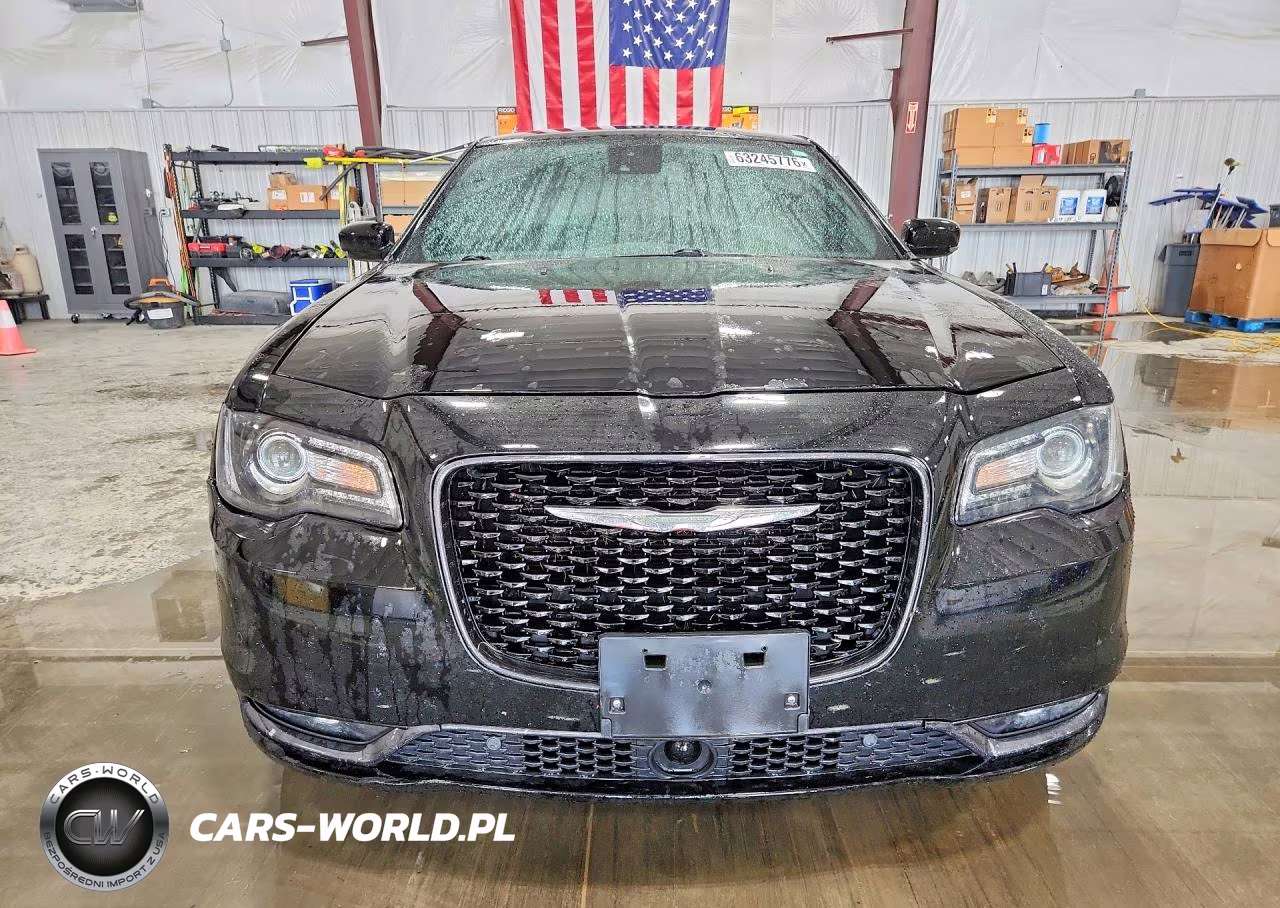 2018 Chrysler 300 S VIN:2C3CCAGG2JH321195 - 5