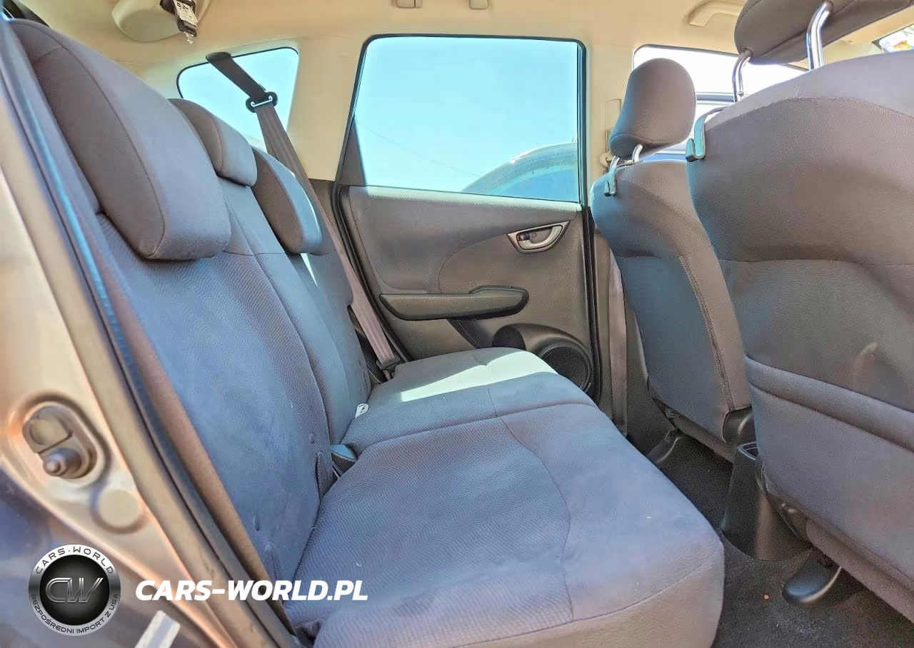 2013 Honda Fit VIN:JHMGE8H33DC076828 - 11