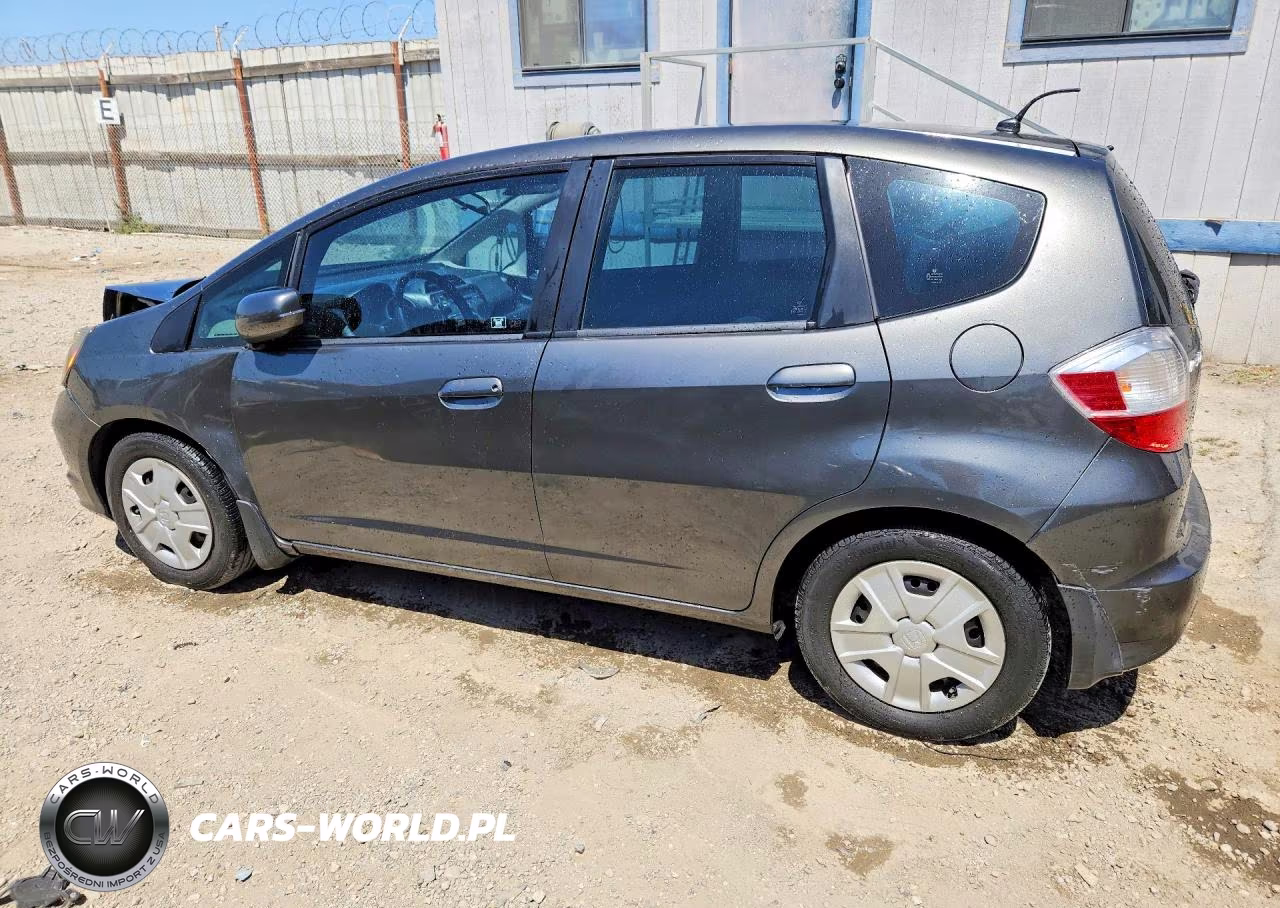 2013 Honda Fit VIN:JHMGE8H33DC076828 - 2