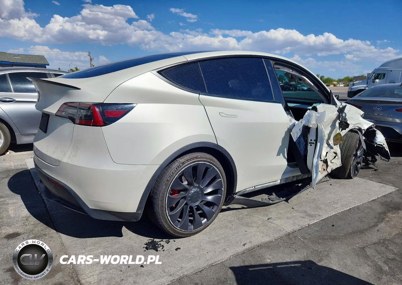 2022 Tesla Model Y VIN:7SAYGDEF6NF337545 - 3