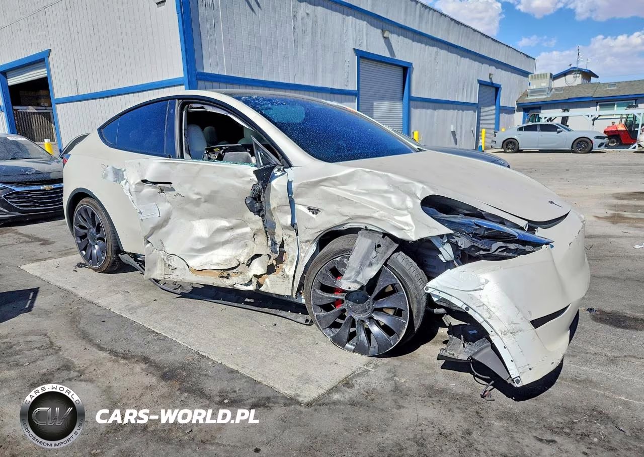 2022 Tesla Model Y VIN:7SAYGDEF6NF337545 - 4