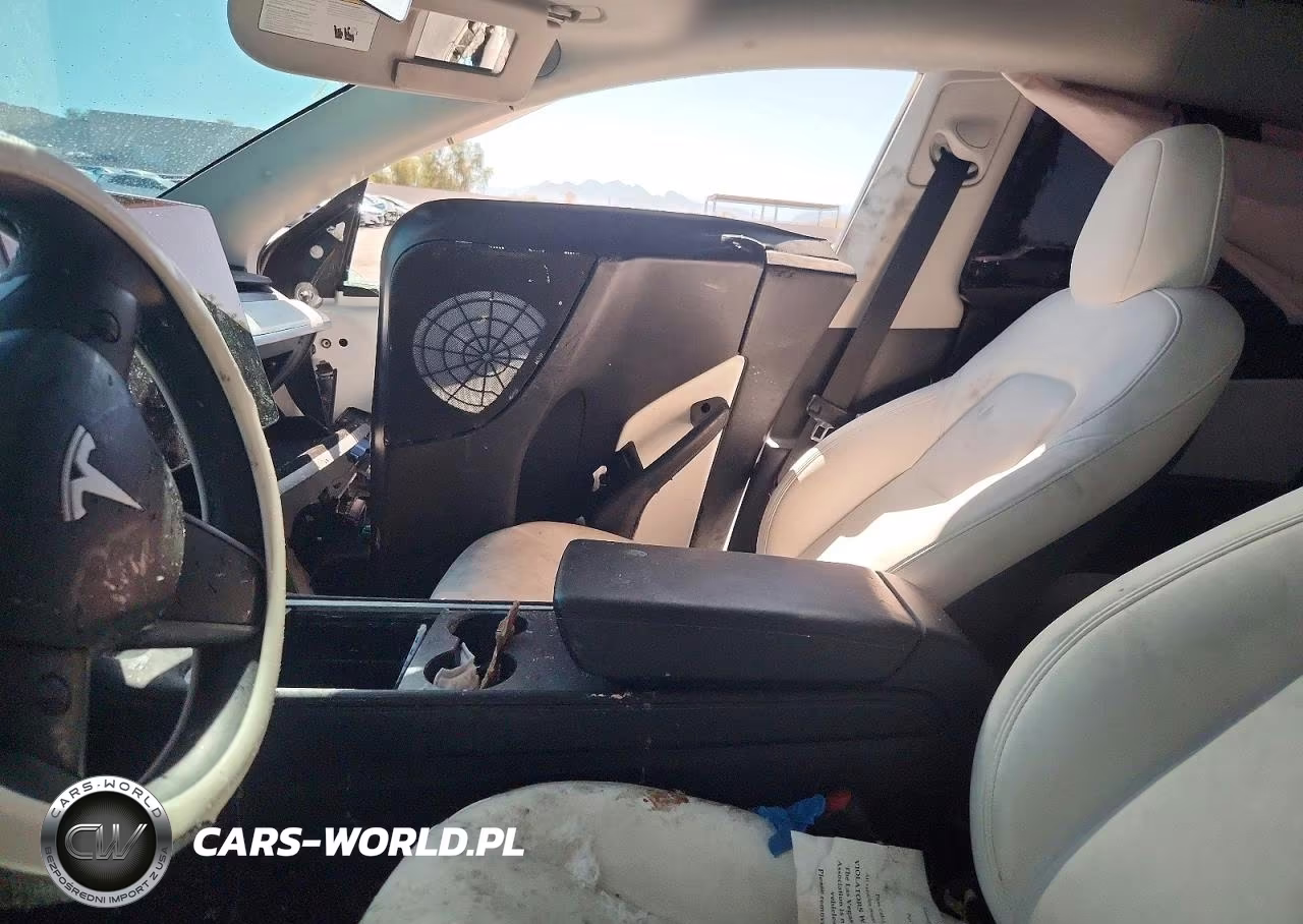 2022 Tesla Model Y VIN:7SAYGDEF6NF337545 - 7