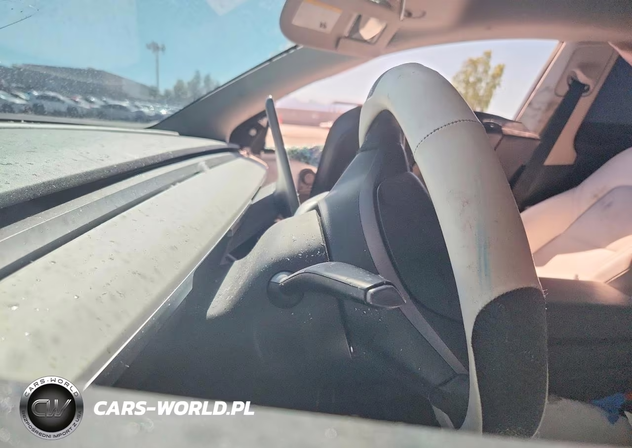 2022 Tesla Model Y VIN:7SAYGDEF6NF337545 - 9