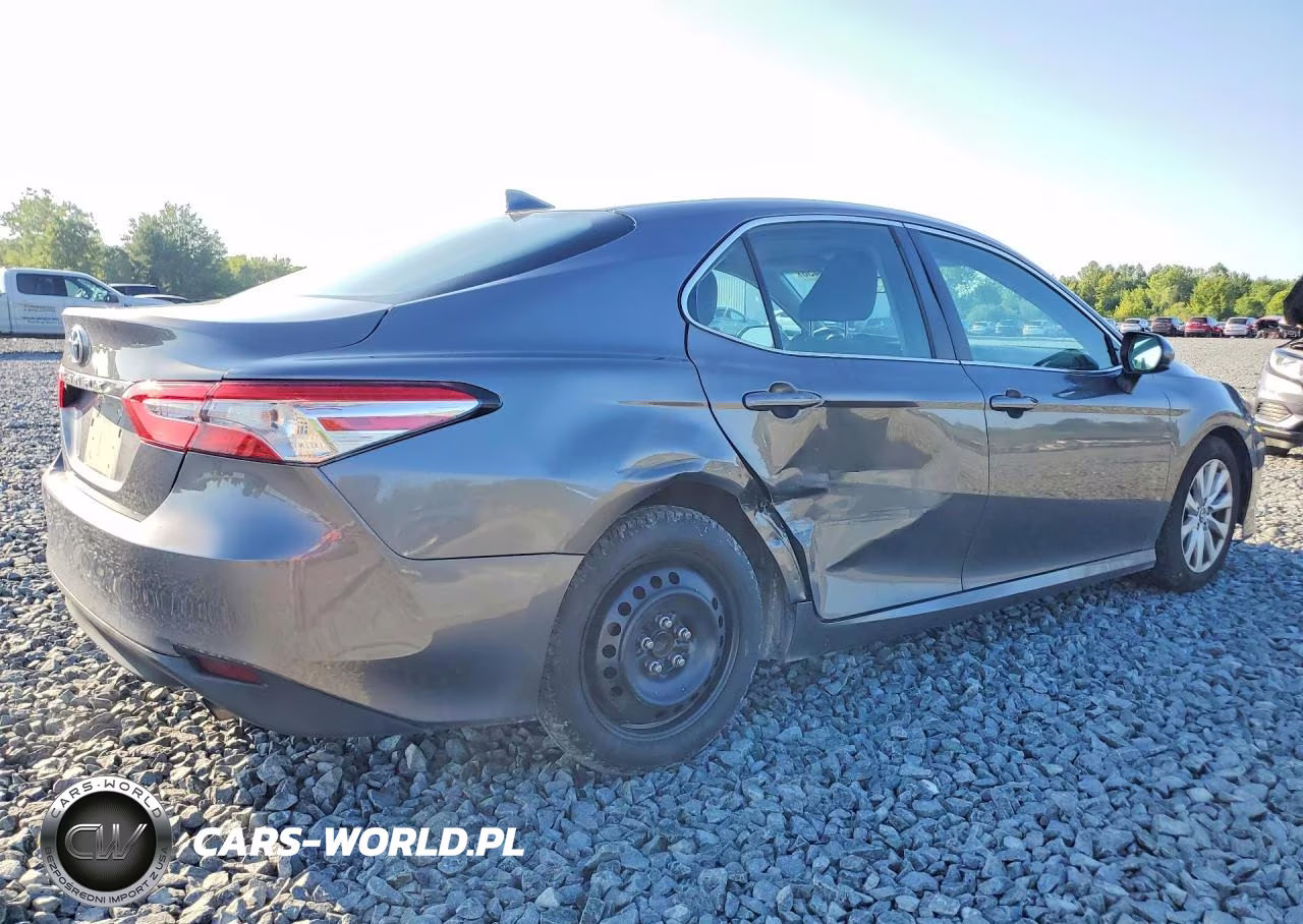 2020 Toyota Camry Le VIN:4T1C11AK3LU863559 - 3