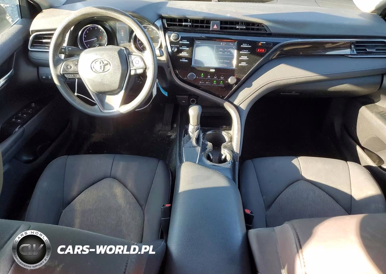 2020 Toyota Camry Le VIN:4T1C11AK3LU863559 - 8