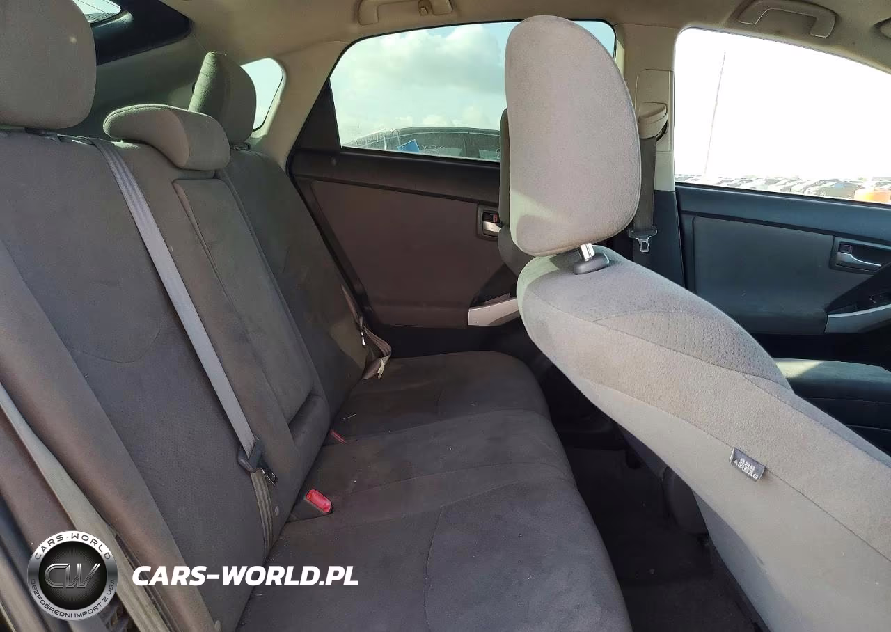 2015 Toyota Prius Two VIN:JTDKN3DU4F1929703 - 10