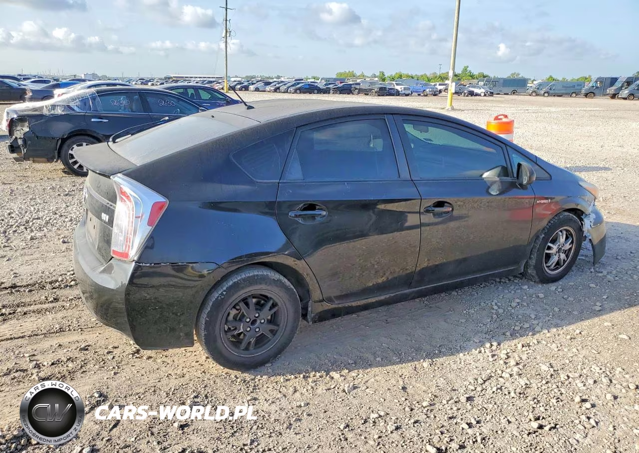 2015 Toyota Prius Two VIN:JTDKN3DU4F1929703 - 3