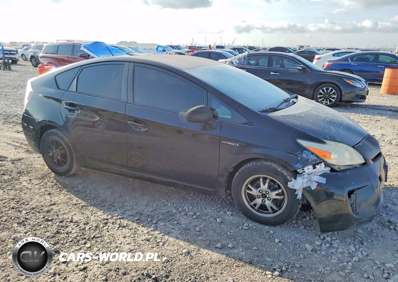 2015 Toyota Prius Two VIN:JTDKN3DU4F1929703 - 4