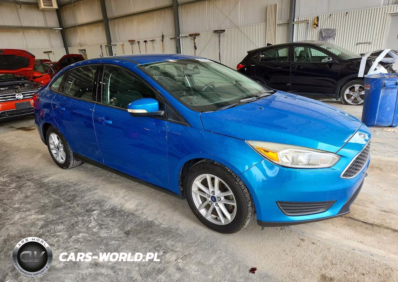 2016 Ford Focus Se VIN:1FADP3F25GL372584 - 4