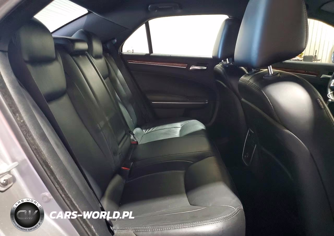 2014 Chrysler 300 VIN:2C3CCARG5EH136514 - 10