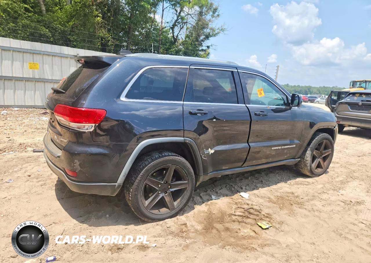 2015 Jeep Grand Cherokee Laredo VIN:1C4RJEAG6FC152918 - 3