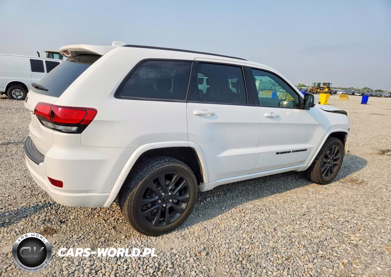 2022 Jeep Grand Cherokee Laredo E VIN:1C4RJFAG3NC113739 - 3