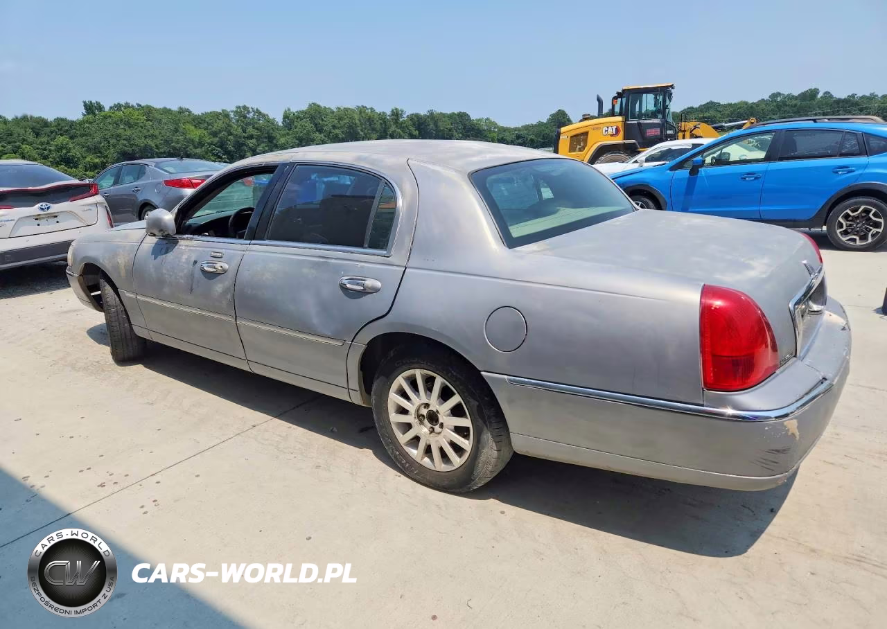 2009 Lincoln Town Car Signature Limited VIN:2LNHM82V89X627618 - 2