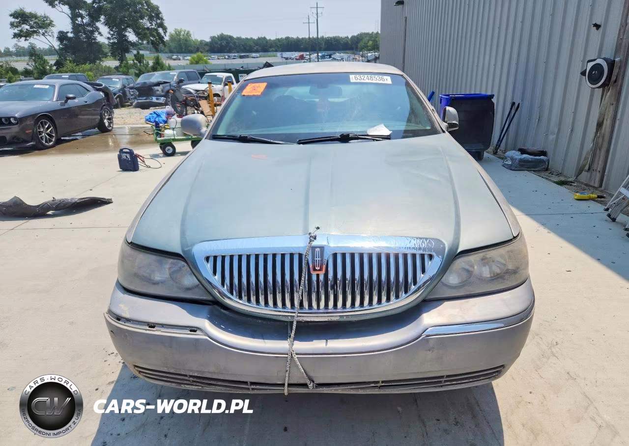 2009 Lincoln Town Car Signature Limited VIN:2LNHM82V89X627618 - 5