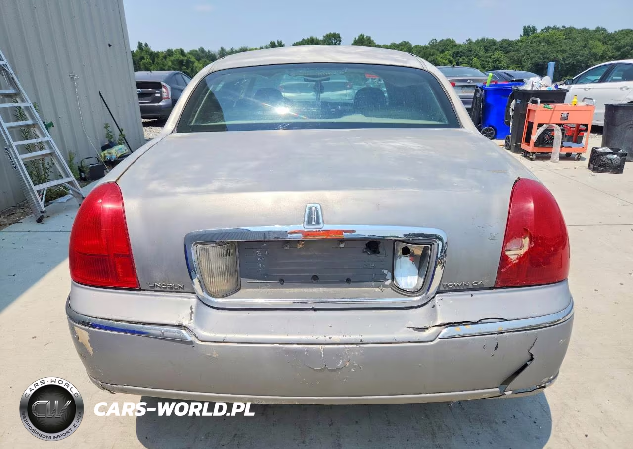 2009 Lincoln Town Car Signature Limited VIN:2LNHM82V89X627618 - 6