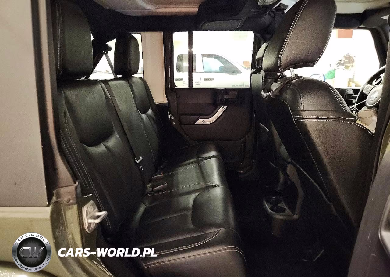 2015 Jeep Wrangler Unlimited Sahara VIN:1C4HJWEG3FL730260 - 11