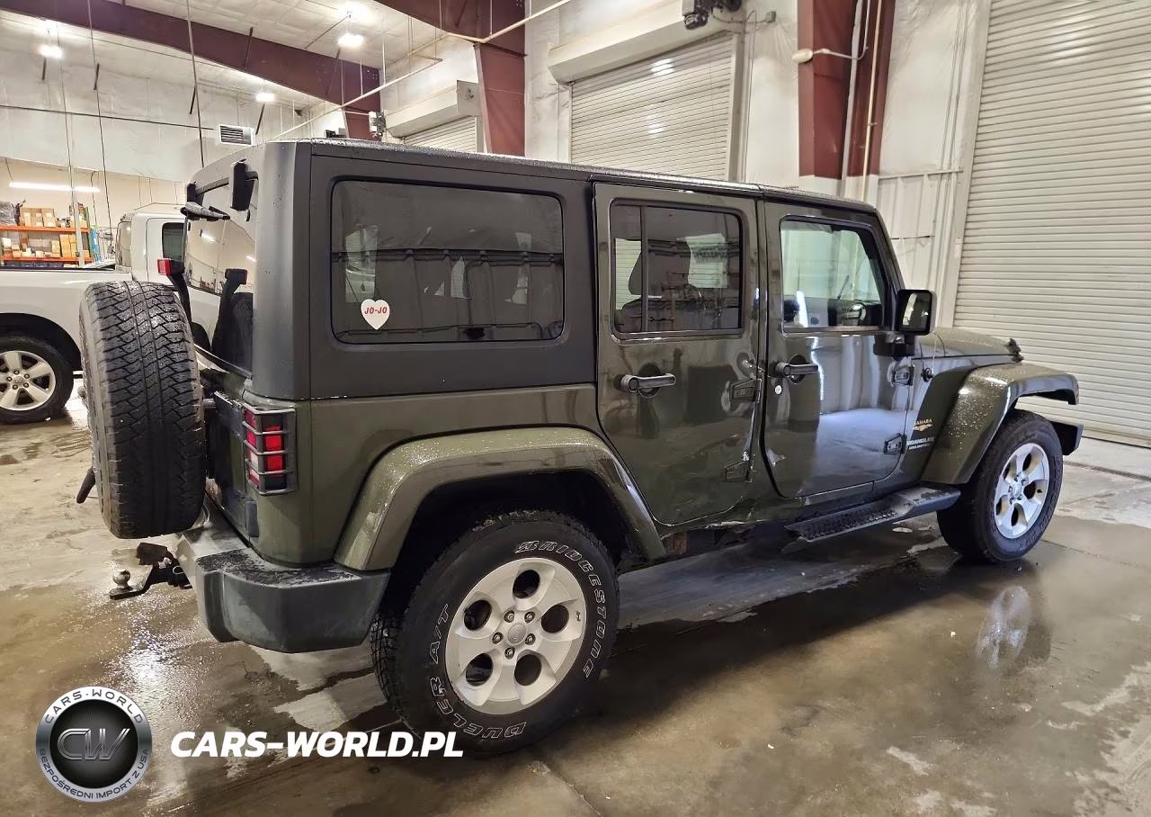 2015 Jeep Wrangler Unlimited Sahara VIN:1C4HJWEG3FL730260 - 3