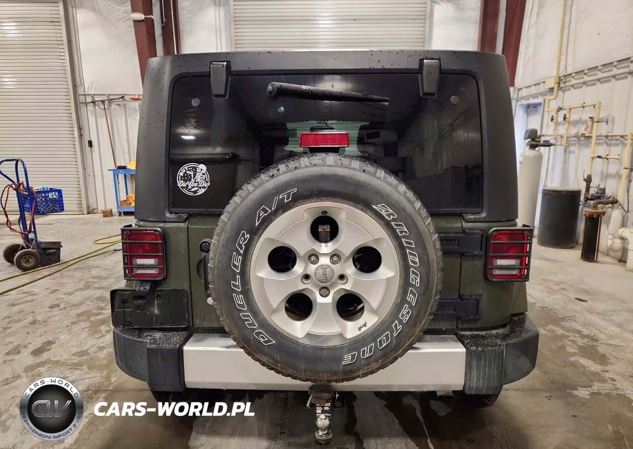 2015 Jeep Wrangler Unlimited Sahara VIN:1C4HJWEG3FL730260 - 6