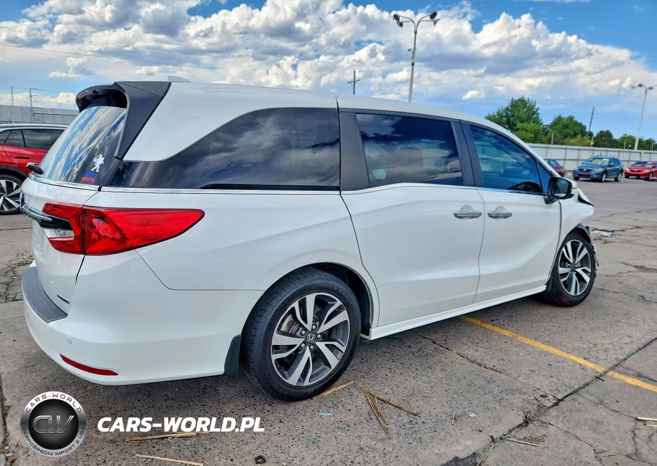 2023 Honda Odyssey Touring VIN:5FNRL6H83PB036045 - 3