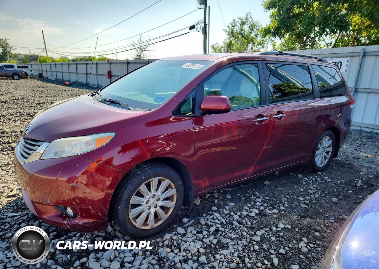2014 Toyota Sienna Xle 7-Passenger – zdjęcie 1 z 13