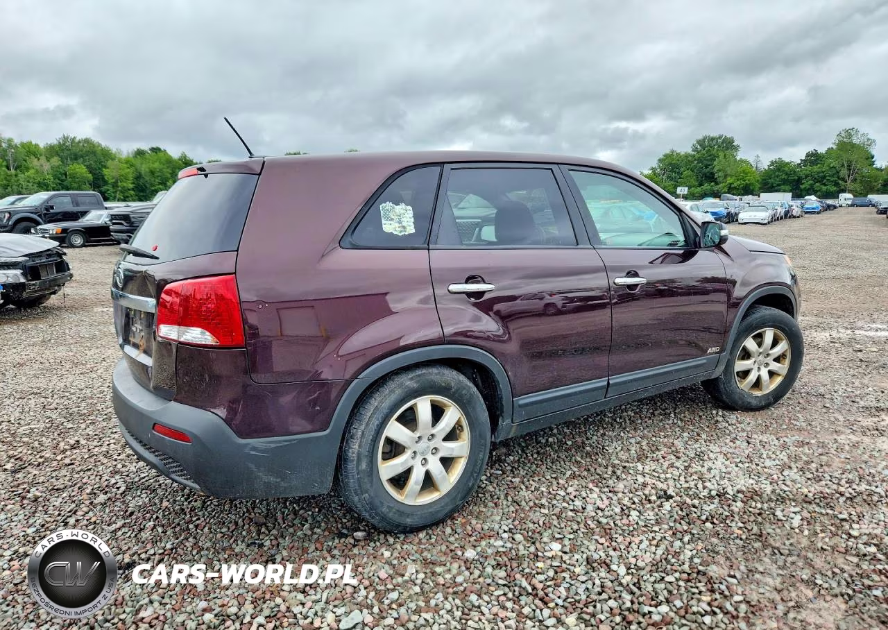 2013 Kia Sorento Lx VIN:5XYKTCA64DG311726 - 3
