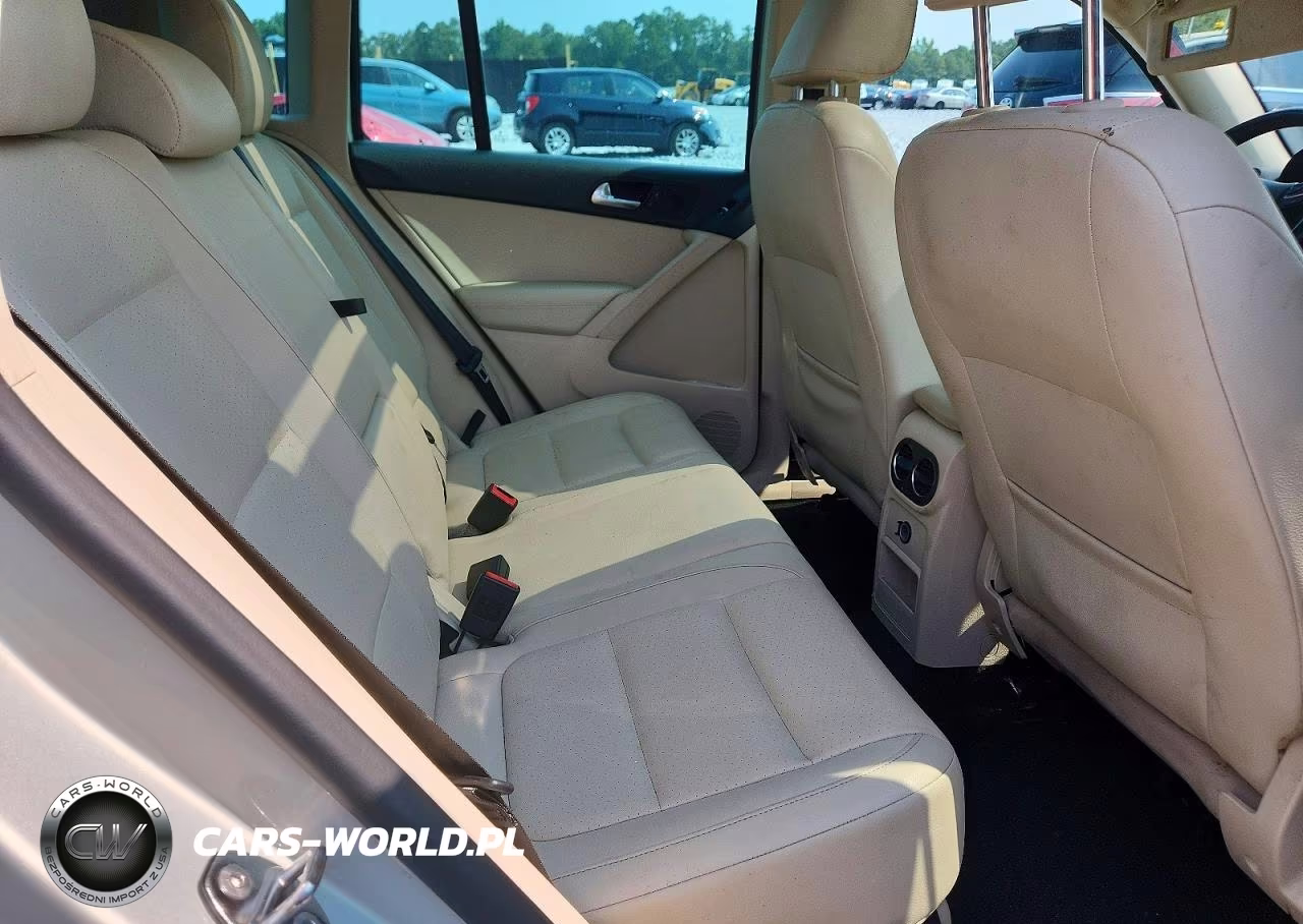 2012 Volkswagen Tiguan S VIN:WVGAV7AX0CW536955 - 11