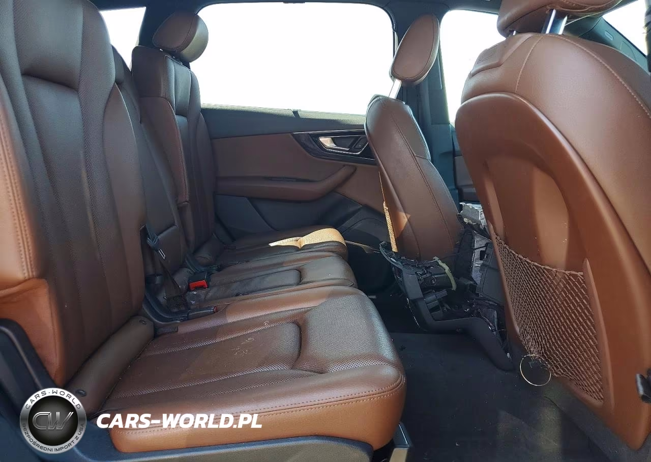 2018 Audi Q7 Premium Plus VIN:WA1LAAF77JD001073 - 10